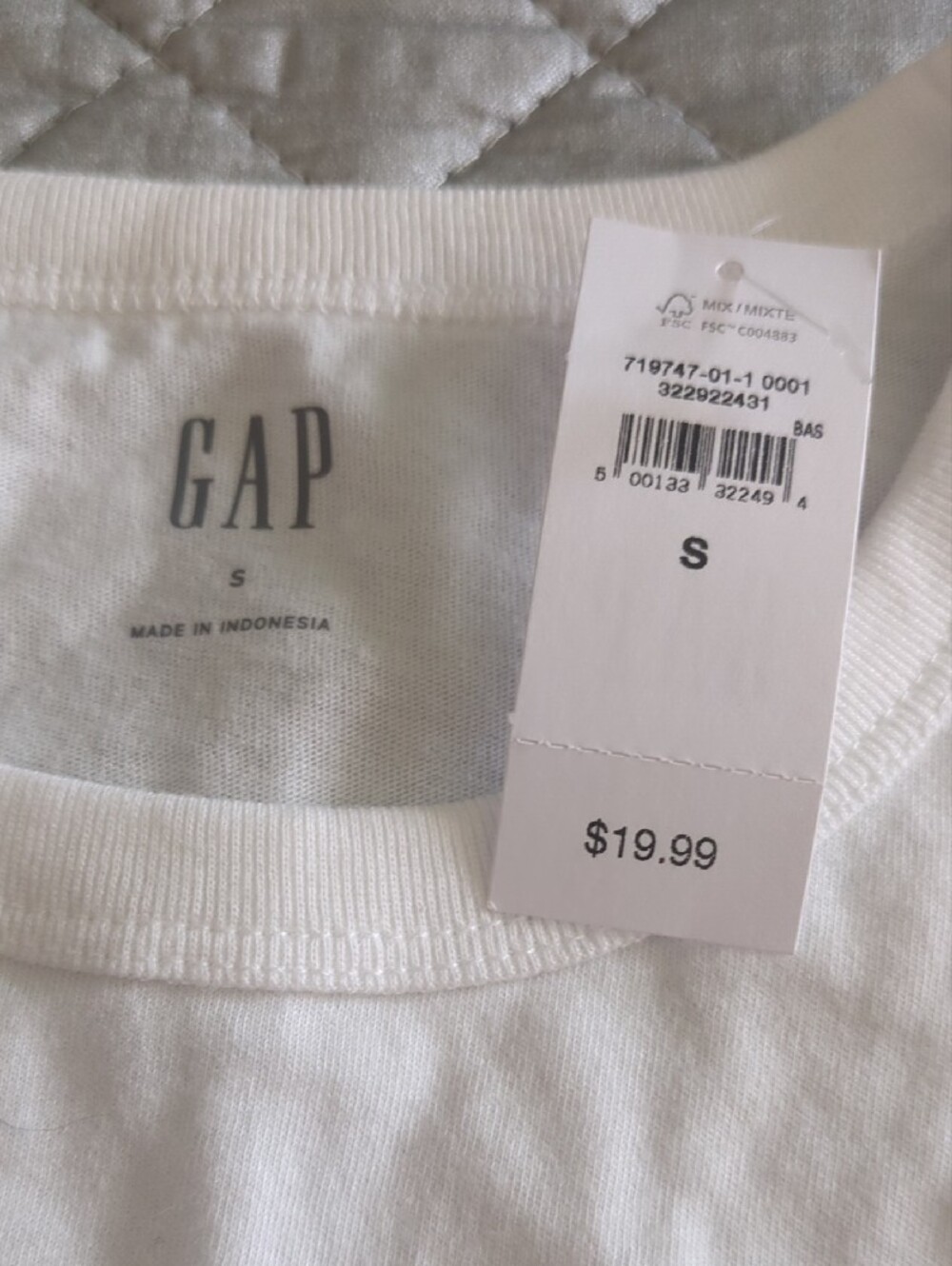 GAP Women's White Crewneck Short Sleeve T-Shirt - Picture 2 of 2